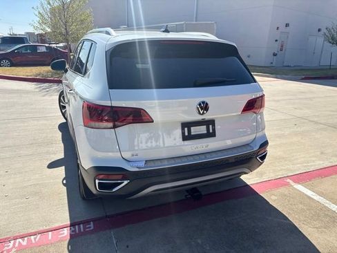 Used 2024 Volkswagen Taos SE FWD image 4