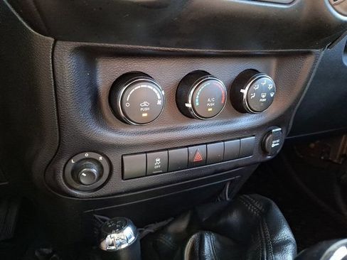 Used 2015 Jeep Wrangler Sport w/ Quick Order Package 23S AWD/4WD image 21