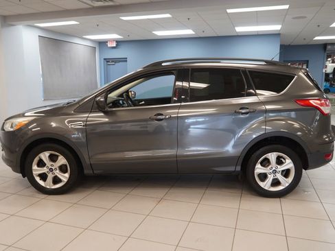 Used 2016 Ford Escape SE w/ Equipment Group 201A image 2