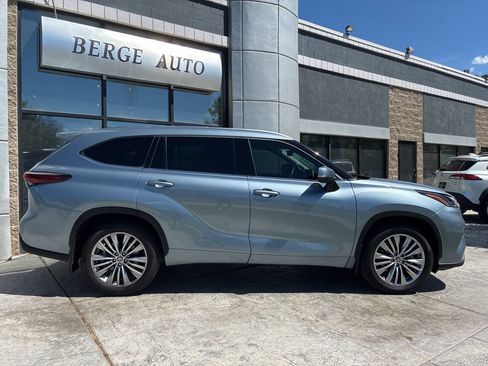 Used 2024 Toyota Highlander Platinum AWD/4WD image 6