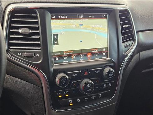 Used 2018 Jeep Grand Cherokee Laredo image 15