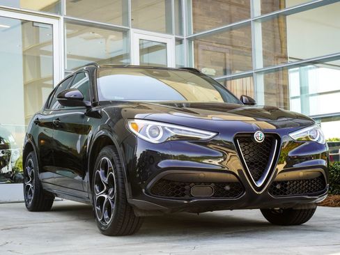 Used 2023 Alfa Romeo Stelvio Ti AWD/4WD image 4