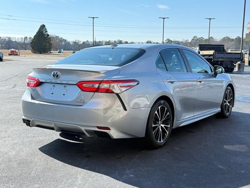 Used 2020 Toyota Camry SE image 5