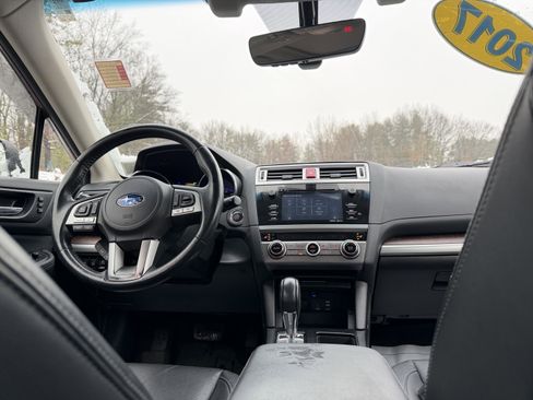 Used 2017 Subaru Outback 2.5i Limited image 3