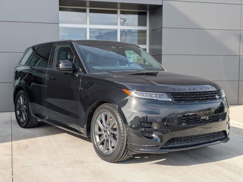 Used 2024 Land Rover Range Rover Sport Dynamic SE image 3