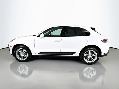 Certified 2022 Porsche Macan AWD/4WD image 2