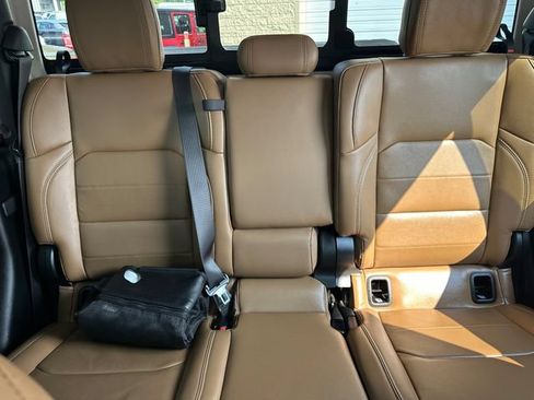 Used 2021 Jeep Gladiator Overland w/ Popular Equipment Package AWD/4WD image 36