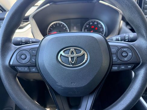 Used 2021 Toyota RAV4 XLE AWD/4WD image 12