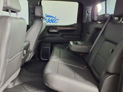 Used 2022 Chevrolet Silverado 1500 LT Trail Boss w/ LT Trail Boss Premium Package image 11