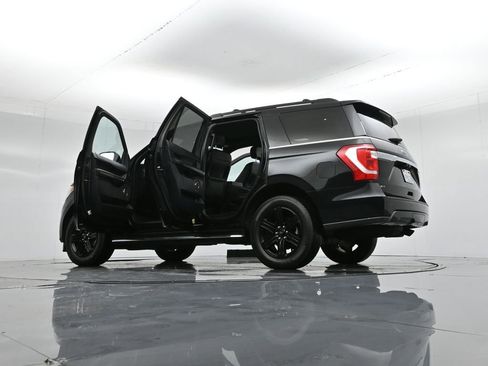 Certified 2020 Ford Expedition XLT w/ Equipment Group 202A image 4