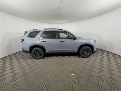 New 2025 Honda Pilot TrailSport image 2