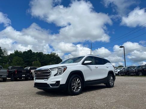 Used 2024 GMC Terrain SLT FWD image 2