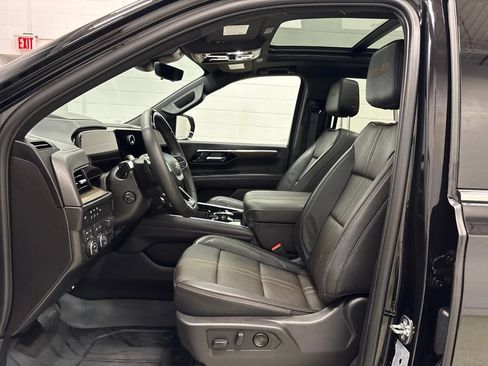 Used 2026 Chevrolet Suburban High Country AWD/4WD image 15