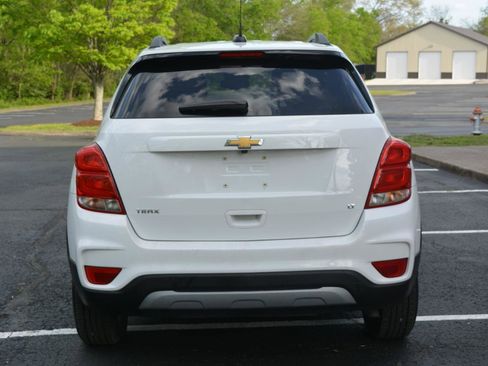 Used 2018 Chevrolet Trax LT w/ LT Convenience Package image 4
