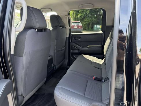 Used 2023 Nissan Frontier SV AWD/4WD image 15