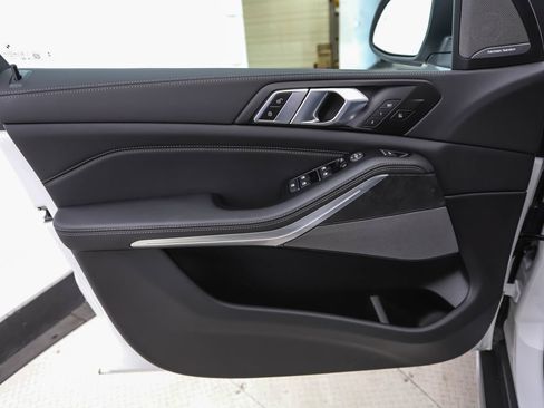 New 2026 BMW X5 xDrive40i w/ Climate Comfort Package AWD/4WD image 9