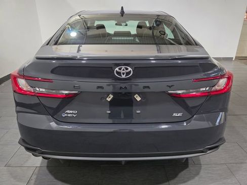 Used 2025 Toyota Camry SE AWD/4WD image 4