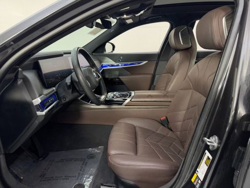 Used 2024 BMW i7 eDrive50 w/ M Sport Package image 17