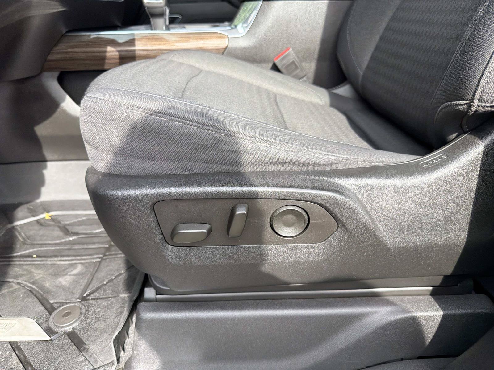 Used 2023 Chevrolet Silverado 1500 RST AWD/4WD image 15