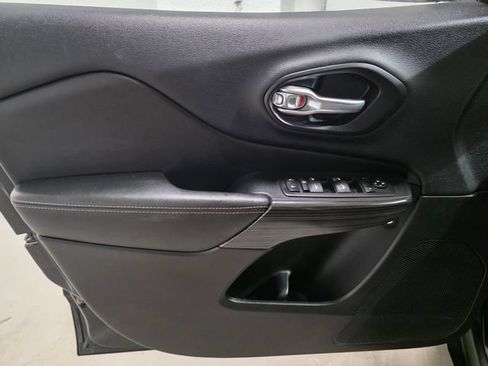 Used 2016 Jeep Cherokee Limited AWD/4WD image 10