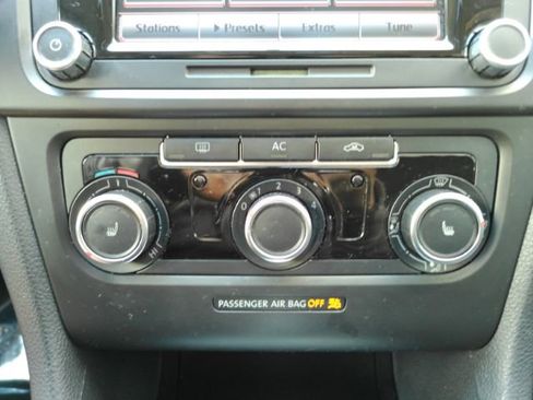 Used 2012 Volkswagen Golf 4-Door FWD image 38