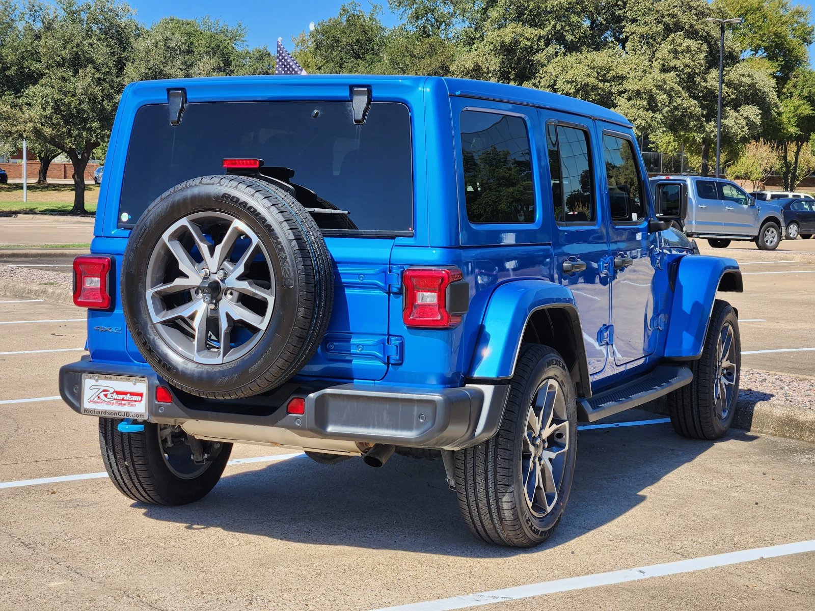 Used 2024 Jeep Wrangler Unlimited w/ Convenience Group AWD/4WD image 6
