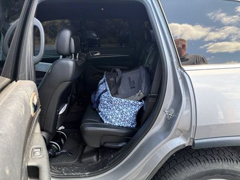 Used 2017 Jeep Grand Cherokee Limited AWD/4WD image 5