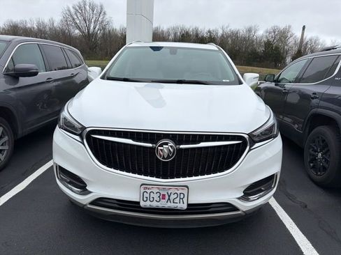 Used 2021 Buick Enclave Essence w/ Sound and Sites Package image 2