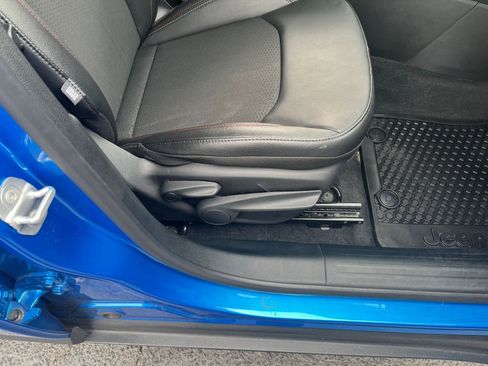 Used 2025 Jeep Compass Trailhawk image 25