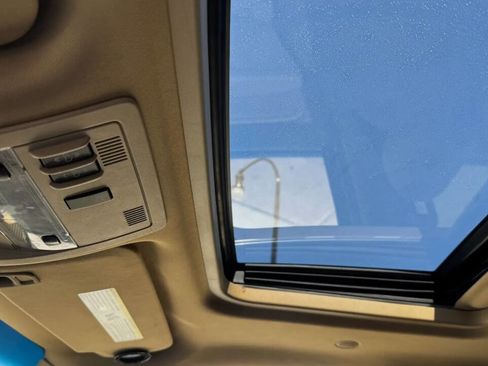 Used 2011 Cadillac Escalade ESV Luxury image 31