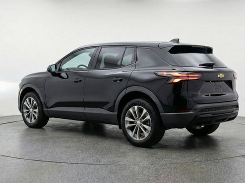 Used 2025 Chevrolet Equinox LT FWD image 6