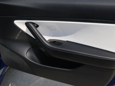 Used 2019 Tesla Model 3 Standard Range RWD image 14