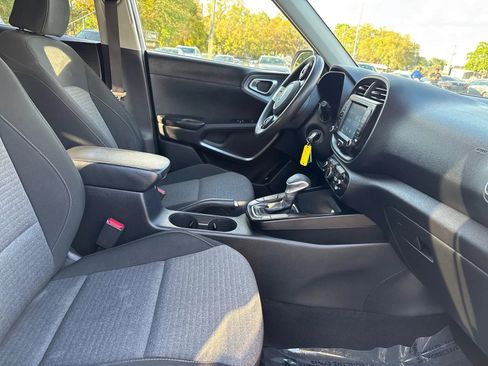Used 2020 Kia Soul S FWD image 12