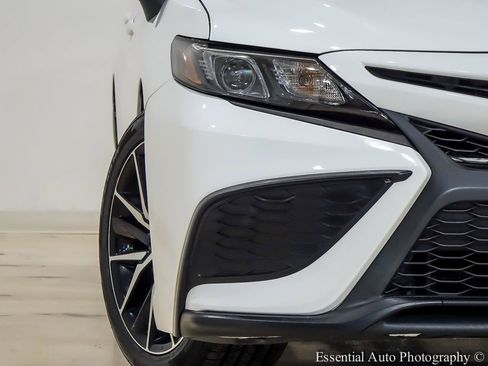 Used 2021 Toyota Camry SE FWD image 6
