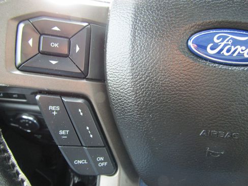 Used 2018 Ford Expedition XLT w/ Equipment Group 202A AWD/4WD image 38