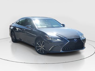 Certified 2022 Lexus ES 300h w/ Premium Package