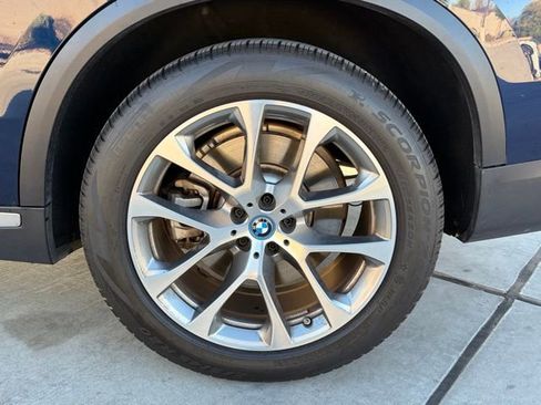 Used 2024 BMW X5 xDrive50e w/ Premium Package image 7