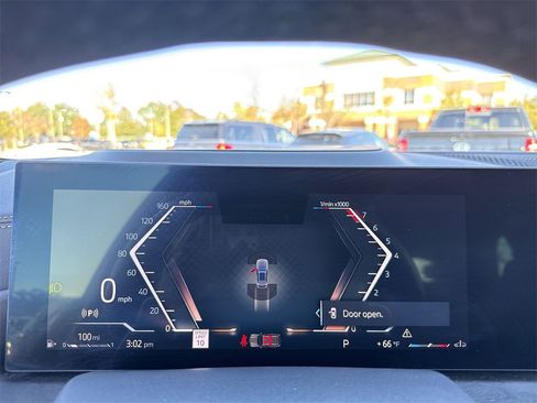 Used 2025 BMW X5 xDrive40i w/ Executive Package image 16