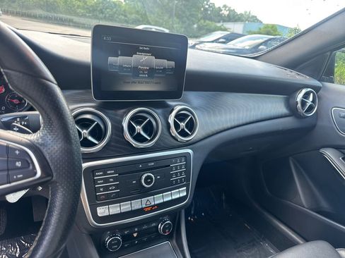 Used 2018 Mercedes-Benz GLA 250 4MATIC w/ Premium Package image 29