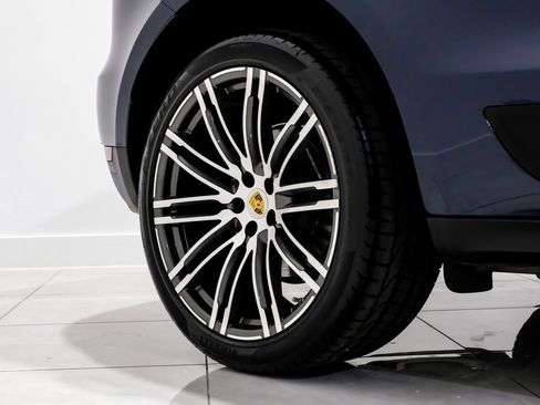 Used 2018 Porsche Macan image 52
