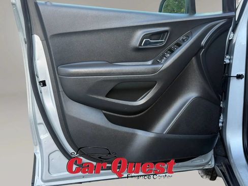 Used 2020 Chevrolet Trax LS w/ Tint and Cruise Package FWD image 11