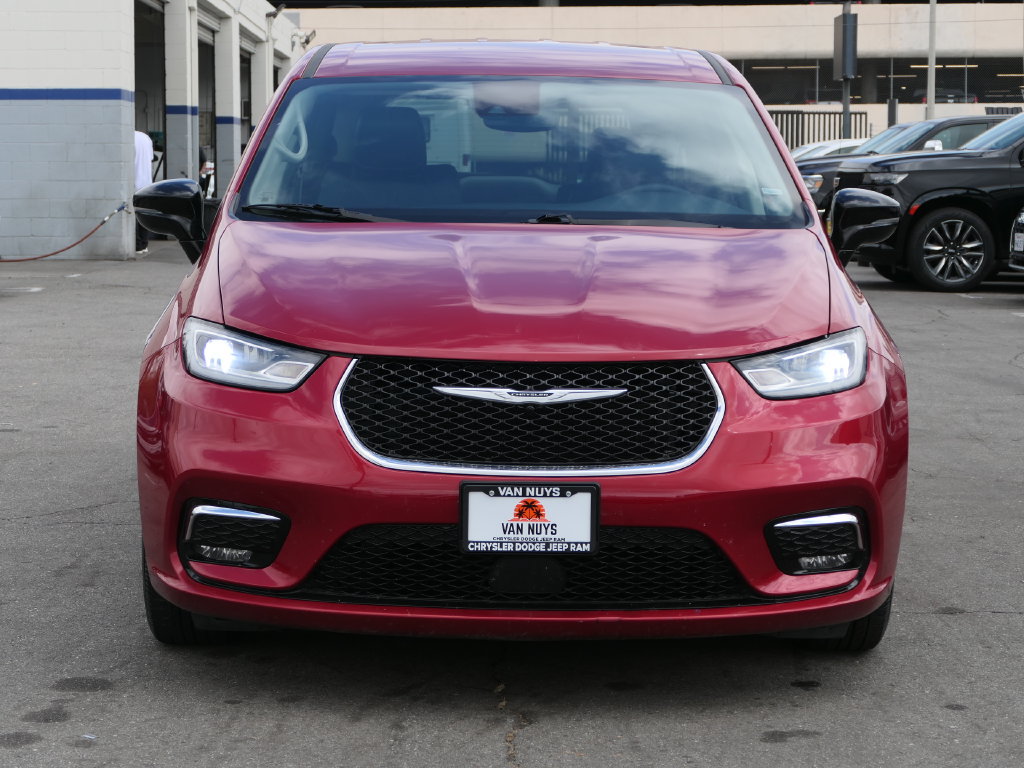 Used 2024 Chrysler Pacifica Limited FWD image 6