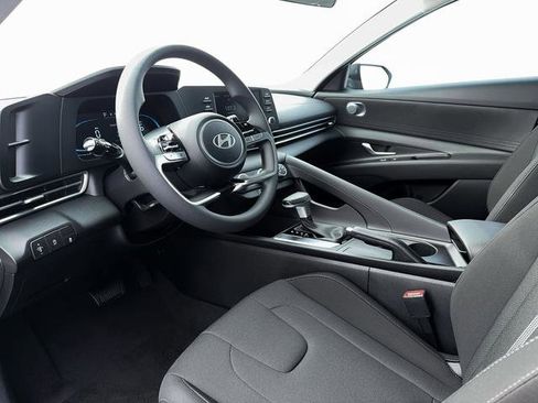 New 2026 Hyundai Elantra SE image 16