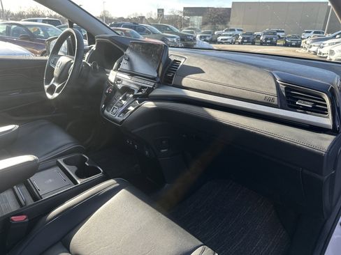 Certified 2025 Honda Odyssey Touring image 14