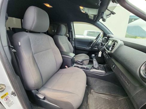 Used 2017 Toyota Tacoma TRD Sport AWD/4WD image 24