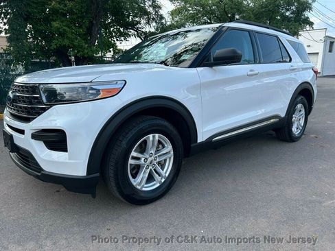 Used 2022 Ford Explorer XLT AWD/4WD image 1