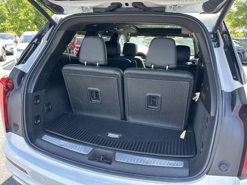 Used 2023 Cadillac XT6 Premium Luxury w/ Technology Package AWD/4WD image 12