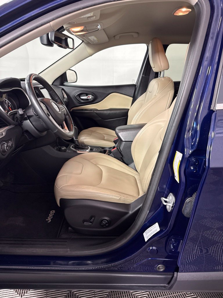 Used 2016 Jeep Cherokee Limited AWD/4WD image 15