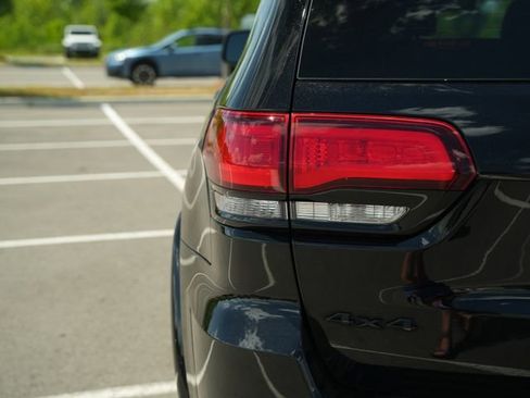 Used 2019 Jeep Grand Cherokee Altitude AWD/4WD image 39