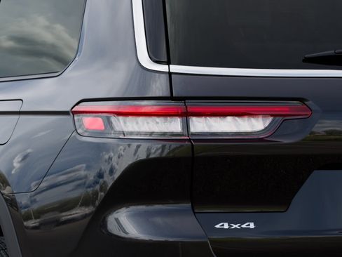 New 2025 Jeep Grand Cherokee L Laredo w/ Trailer Tow Package AWD/4WD image 9